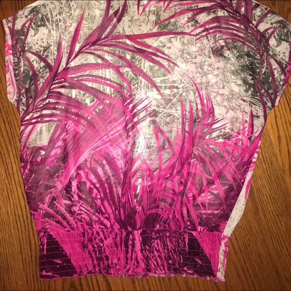 EUC Cold Shoulder Short Sleeve Elastic Hem V-Neck Top Shirt Size L - so cute! - Picture 2 of 8